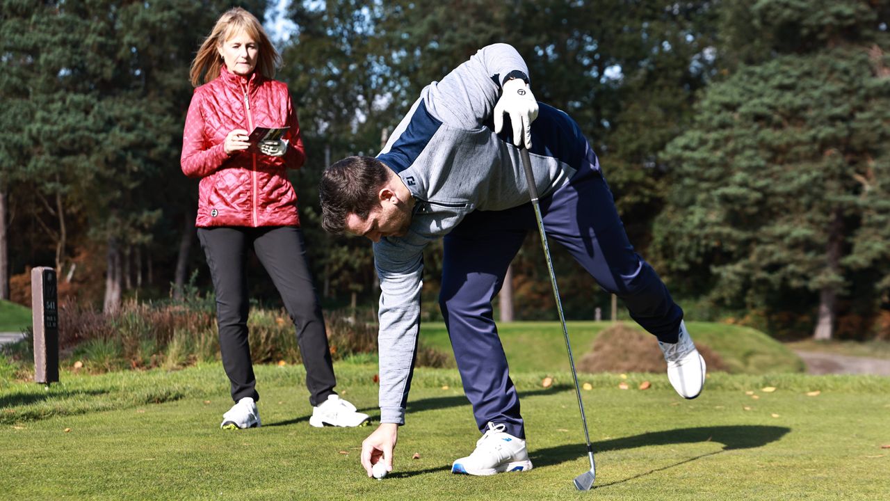 Male and female golfer on the tee