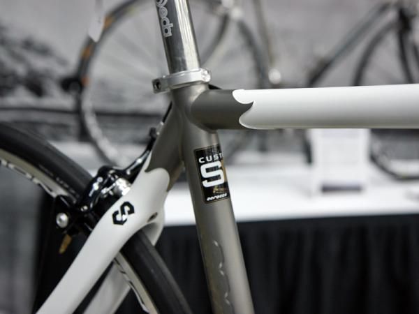 Serotta says the carbon tubes used in the Ottrott are fully coped and mitered, butting right up against the adjoining titanium tubes.
