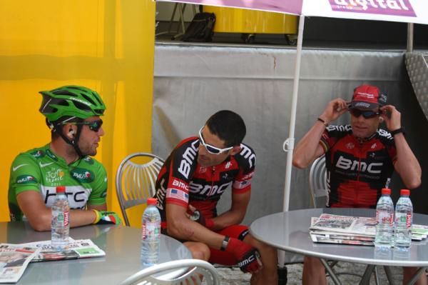 Former teammates Cavendish and Hincapie catch up