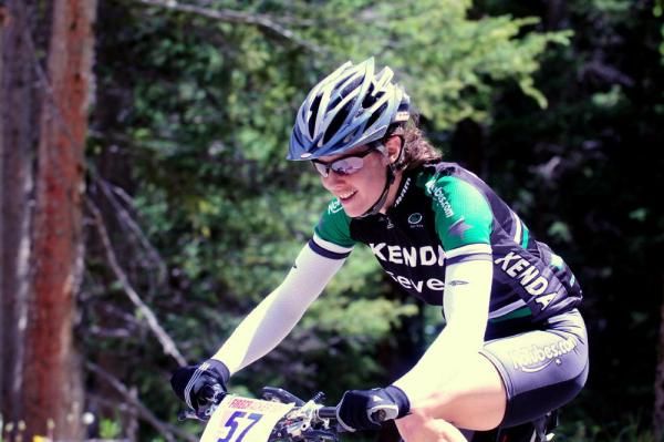 Mary McConneloug (Kenda/Seven/No Tubes) chasing the leaders on Boreus Pass.