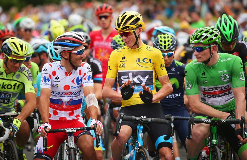 Joaquim Rodr&iacute;guez and Chris Froome joking around on the start line
