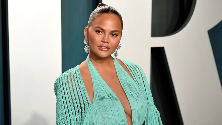 beverly hills, california february 09 chrissy teigen attends the 2020 vanity fair oscar party hosted by radhika jones at wallis annenberg center for the performing arts on february 09, 2020 in beverly hills, california photo by george pimentelgetty images