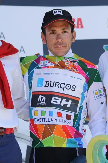 David Belda (Burgos BH) receiving the leader jersey