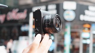 Sony RX1R III - Holding Vertically