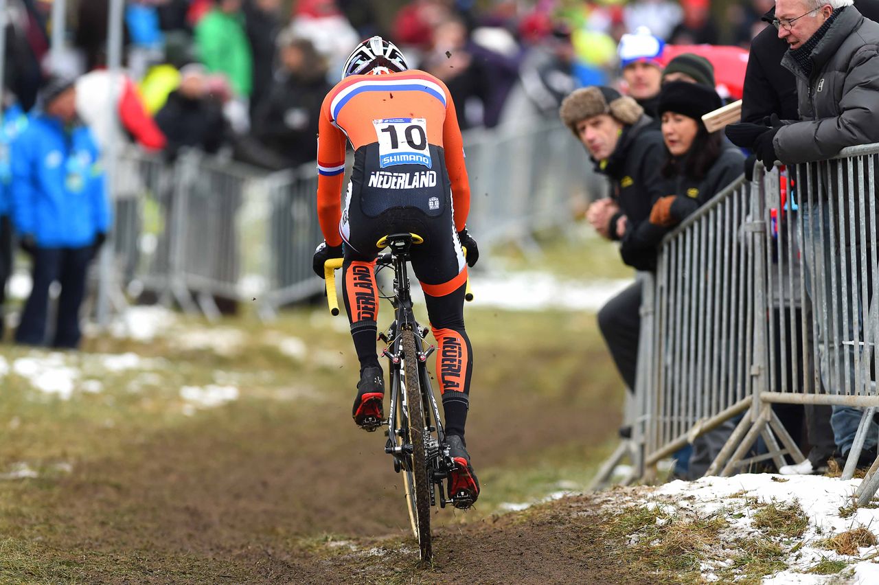 Max Gulickx (Netherlands) chases on