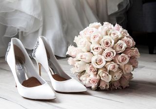 Wedding readings: a woman's wedding bouquet
