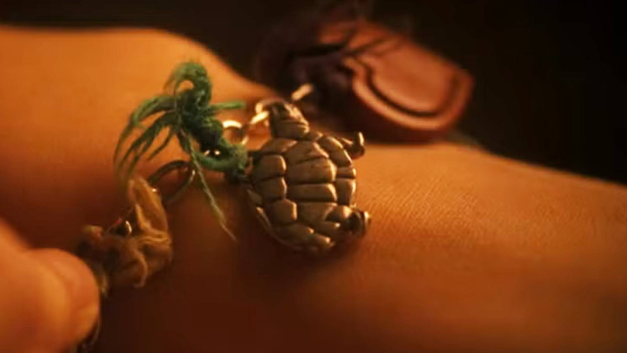 Turtle charm in &quot;IT: Welcome to Derry&quot; show (2025)