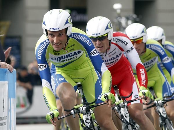 The Liquigas-Doimo team speeds to a Giro d'Italia stage win.