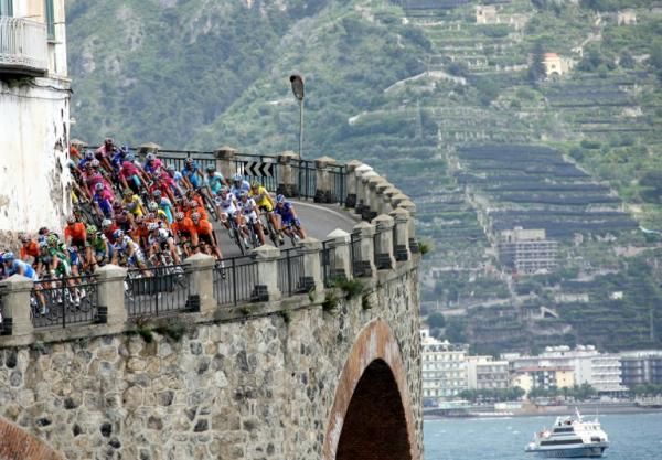 No time for the Giro peloton to enjoy the stunning view.