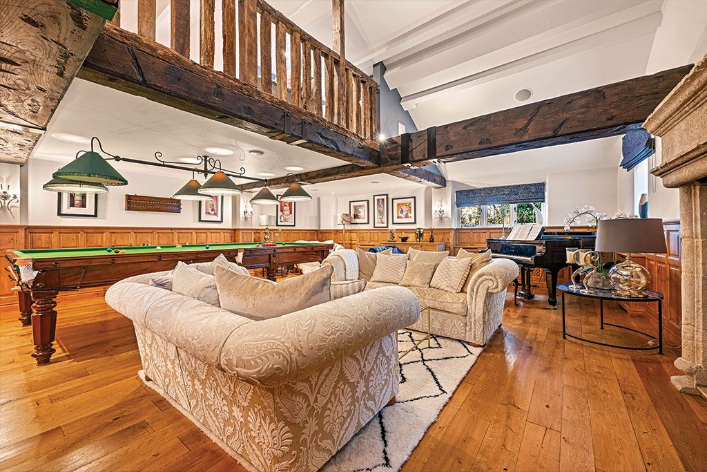 Property for sale with minstrels' gallery: Stratford House, Cropwell Butler, Nottinghamshire.