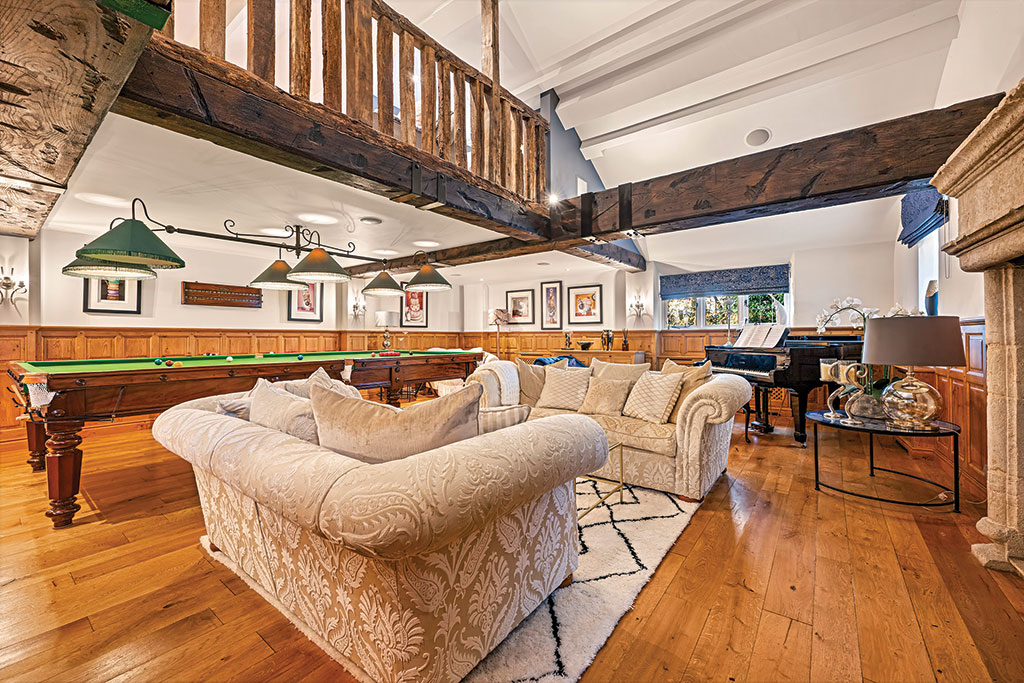 Property for sale with minstrels' gallery: Stratford House, Cropwell Butler, Nottinghamshire. 