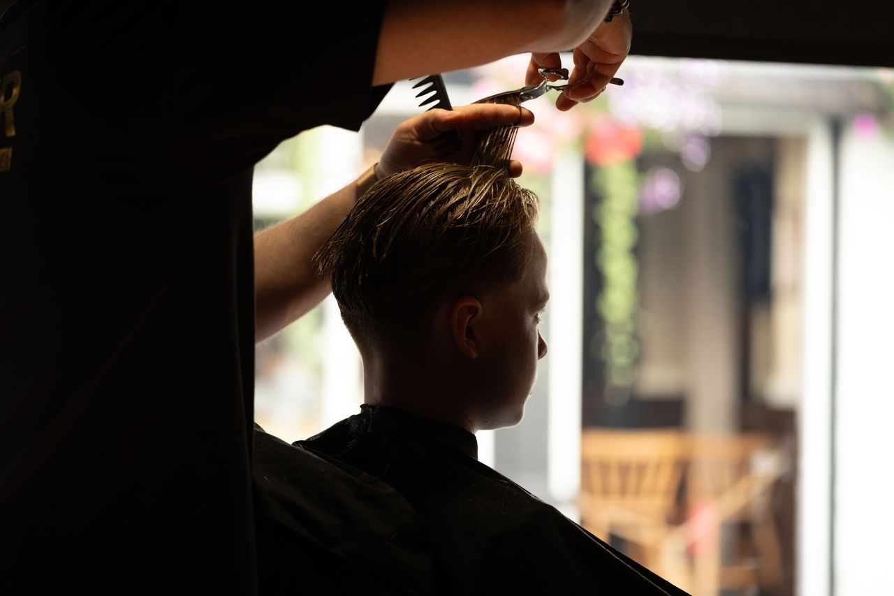 Viltrox AF 90mm F2.2 EVO lens image gallery: silhouette of a boy getting his hair cut