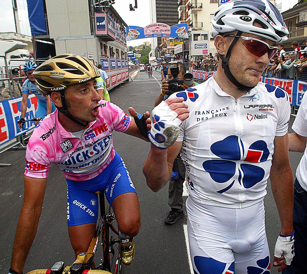 Paolo Bettini has it out with Baden Cooke in 2005