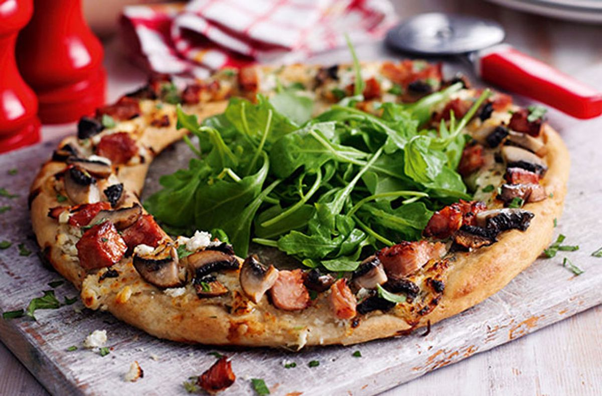 image of Slimming World's Ham and Portobello Mushroom Ring Pizza recipe by Good to Know