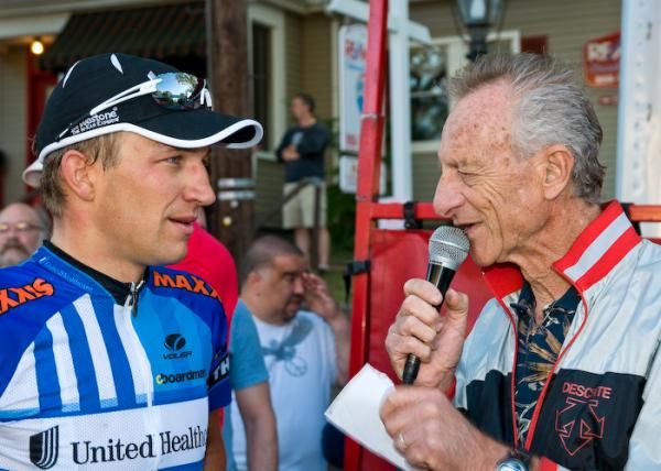 Joe Saling interviews winner Robert Forster (UnitedHealthcare)