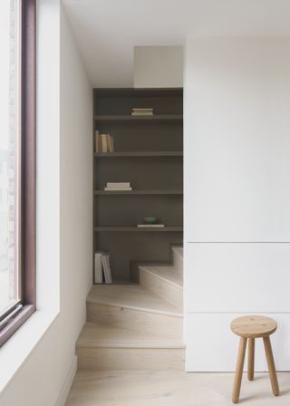 minimalist interior in lloyd eist house in south london