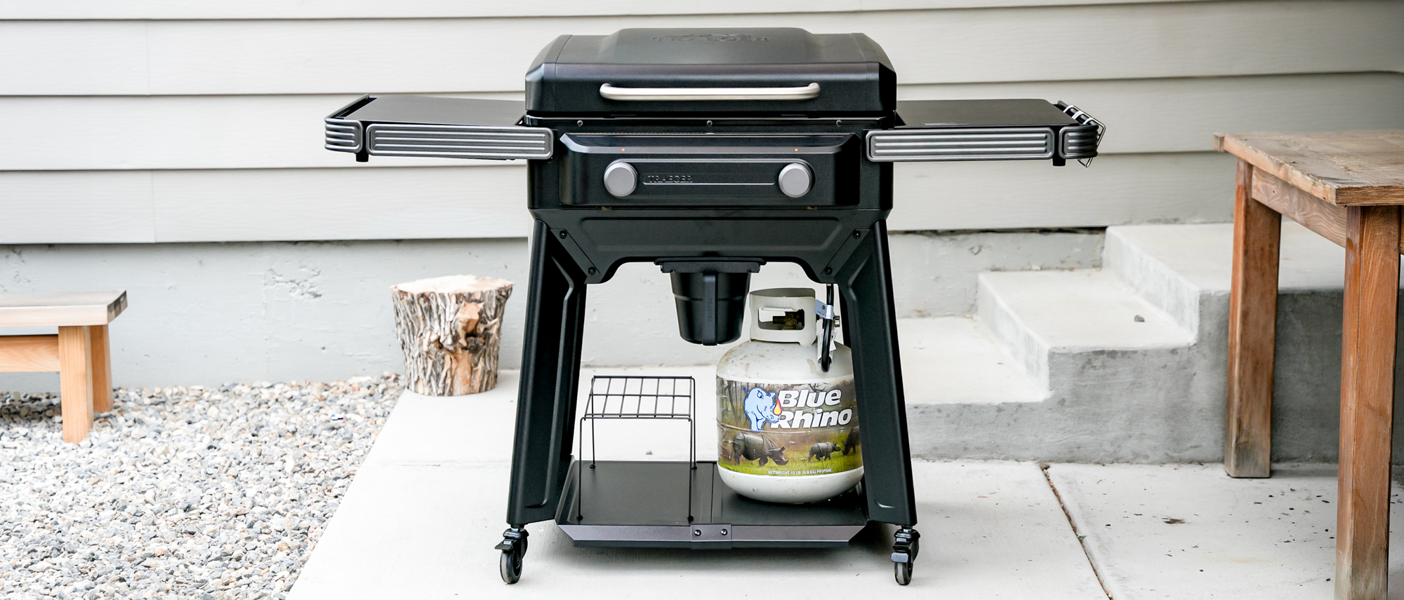 Traeger Flatrock 2 Zone Griddle in a back yard