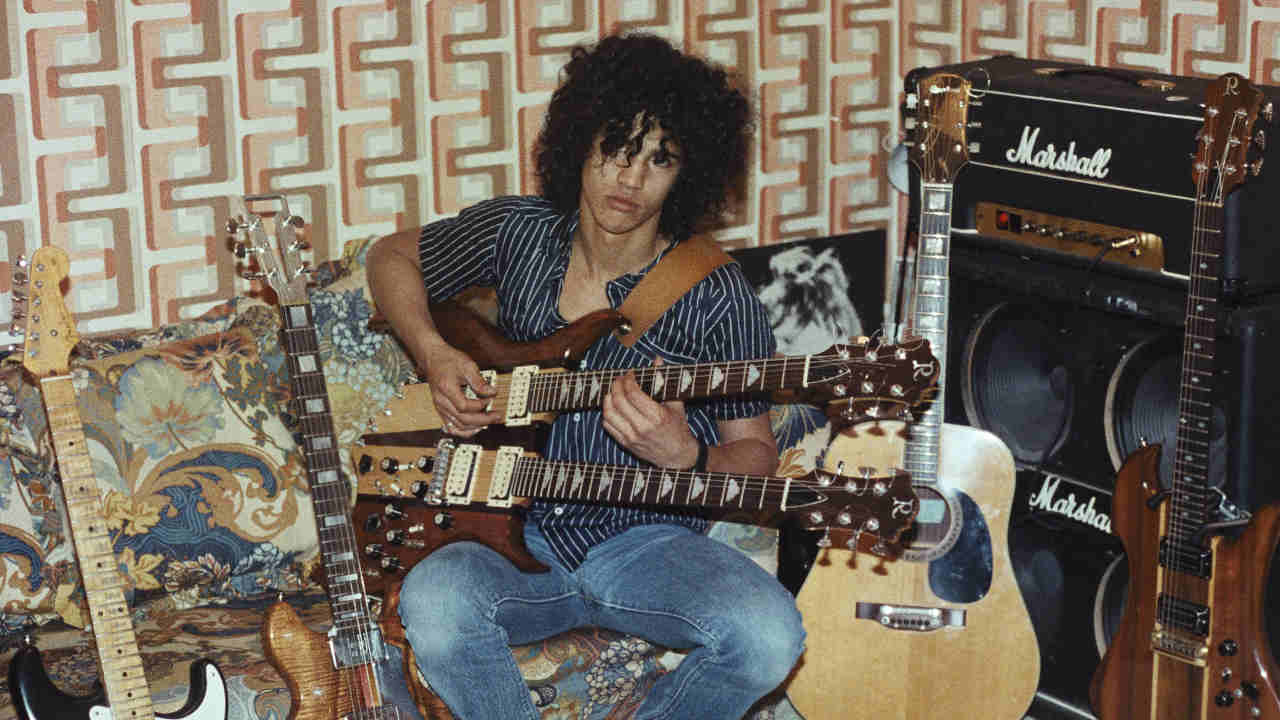 Guns N&amp;rsquo;&amp;nbsp;Roses guitarist Slash playing a guitar in his teenage bedroom