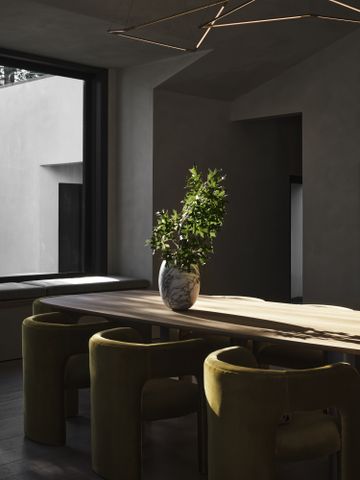 What Colors Go With Dark Gray? 13 Designer-Approved Pairings | Livingetc