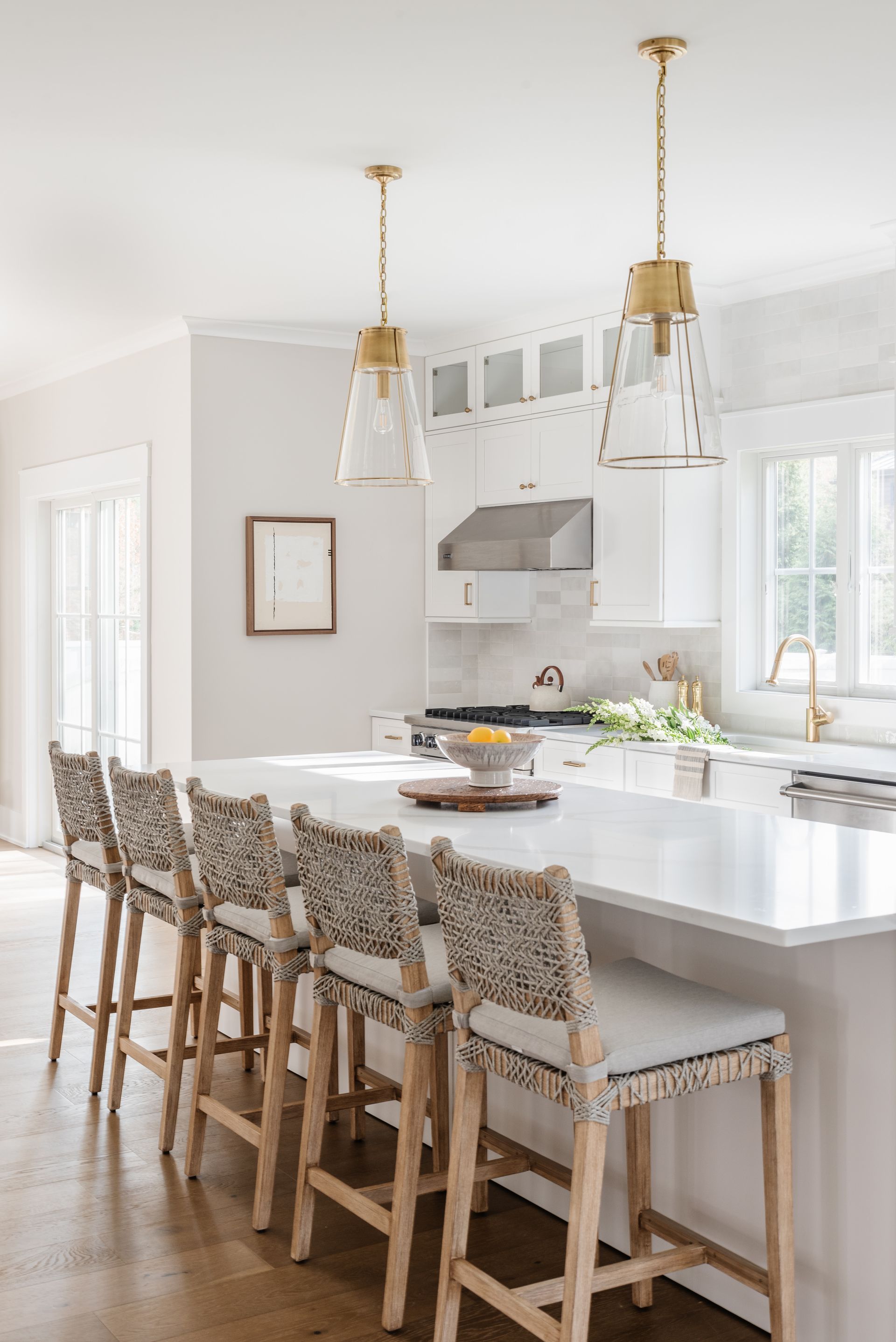 10 kitchen island color ideas designers use to elevate spaces | Livingetc