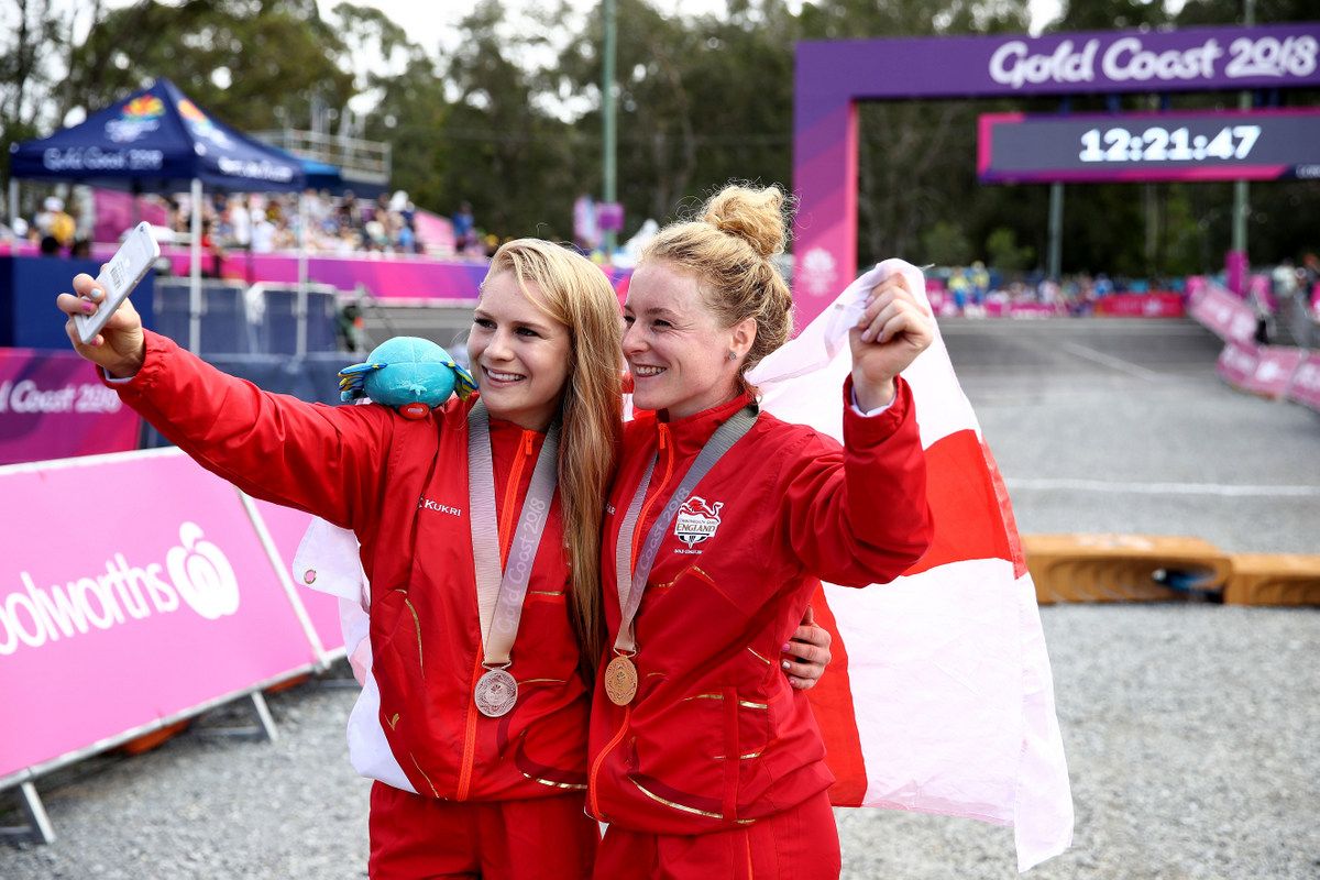 Evie Richards and Annie Last (England) pose for photos