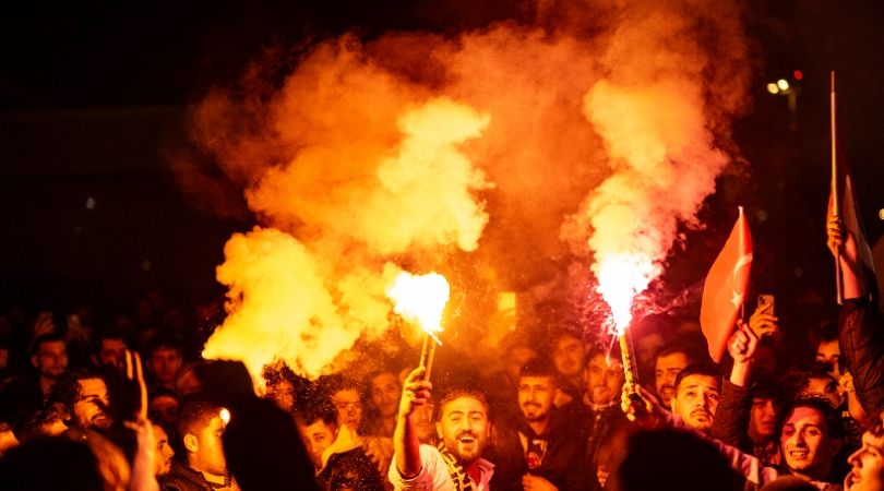 Turkish fans await the arrival of Fenerbahce at the airport in Istanbul after their team&#039;s postponed Turkish Super Cup clash against city rivals Galatasaray in December 2023.