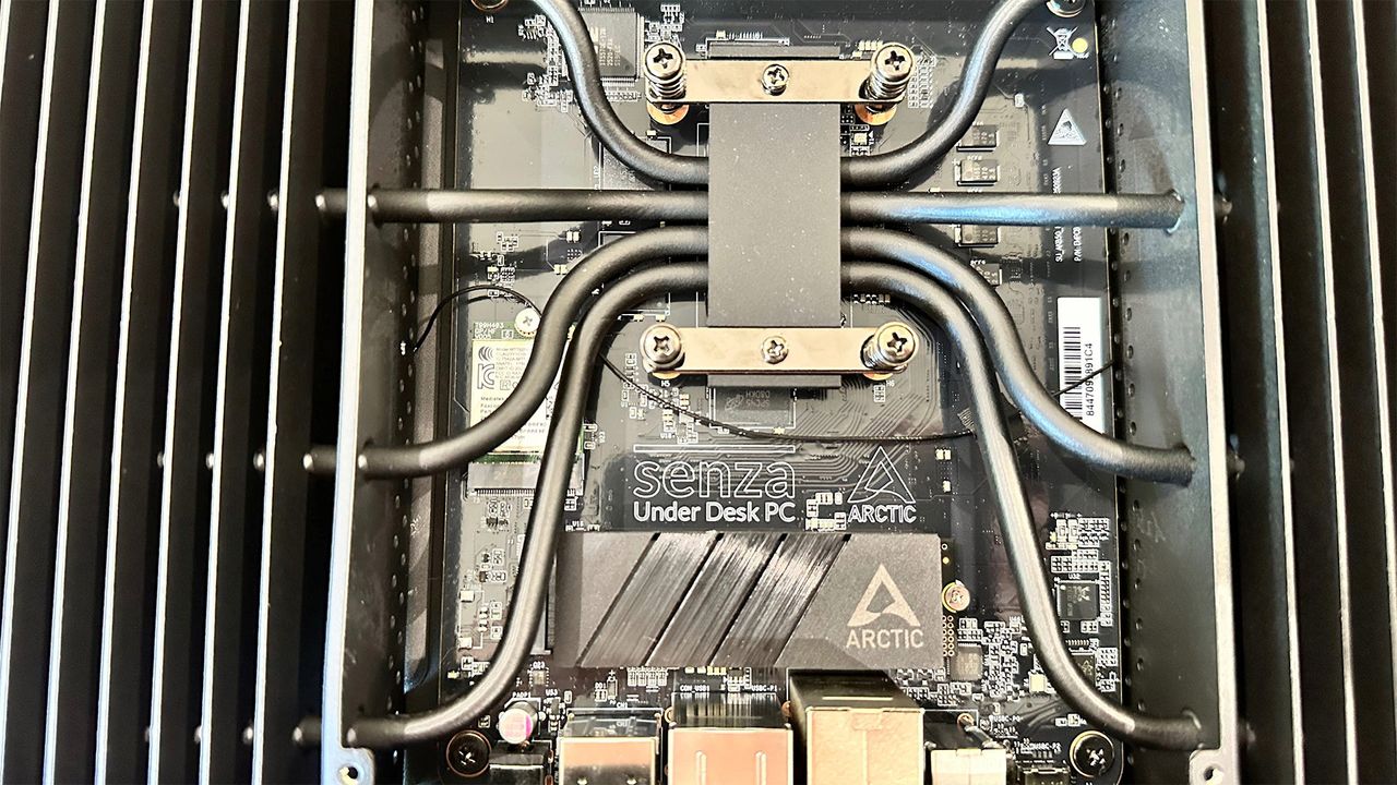 Arctic Senza AI 370