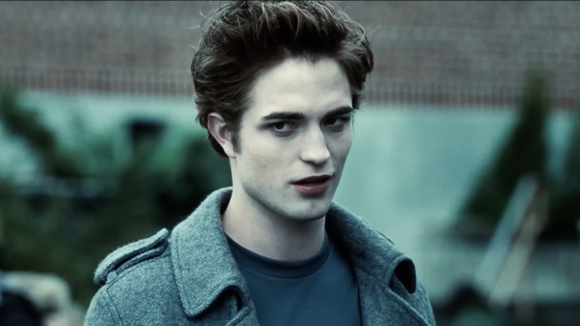 Robert Pattinson as Edward Cullen eavesdropping on Bella in Twilight.