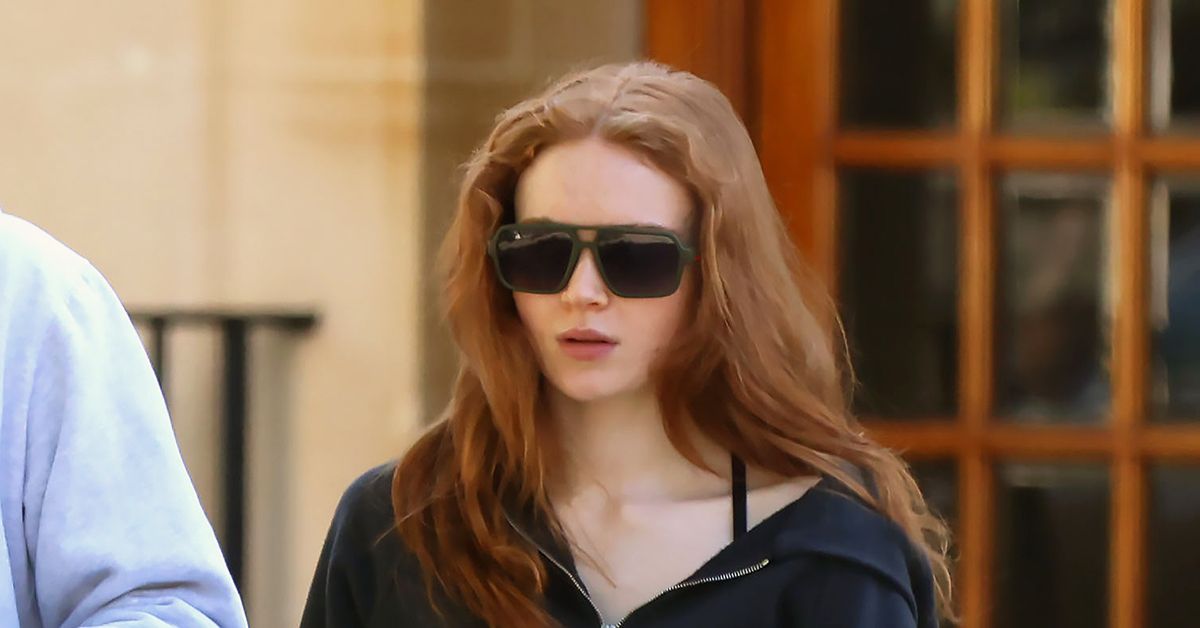 This Is How Petite Girls Are Wearing 2026's Tall-Girl-Favorite Shorts Trend