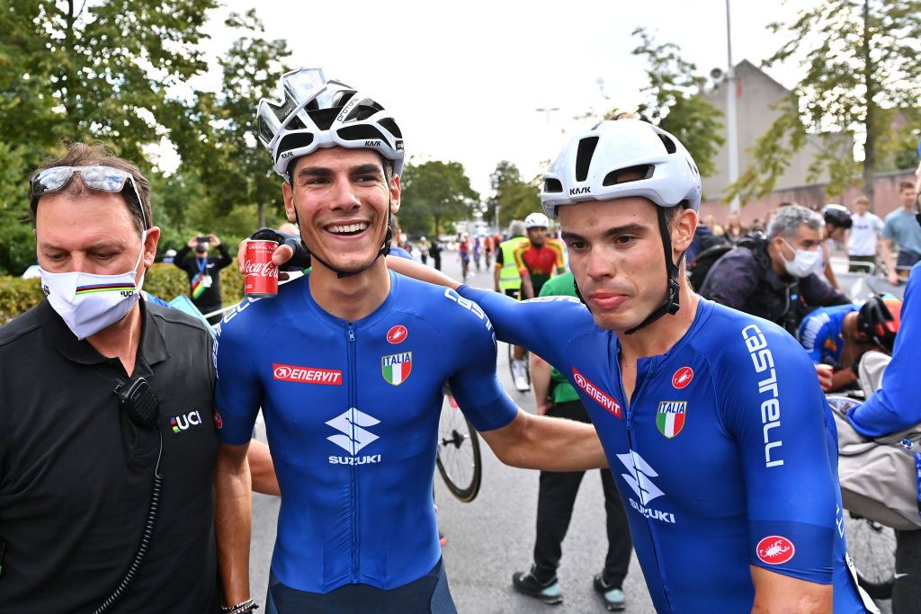 Filippo Baroncini celebrates winning men&#039;s U23 world title with Italian teammate Michele Gazzoli 