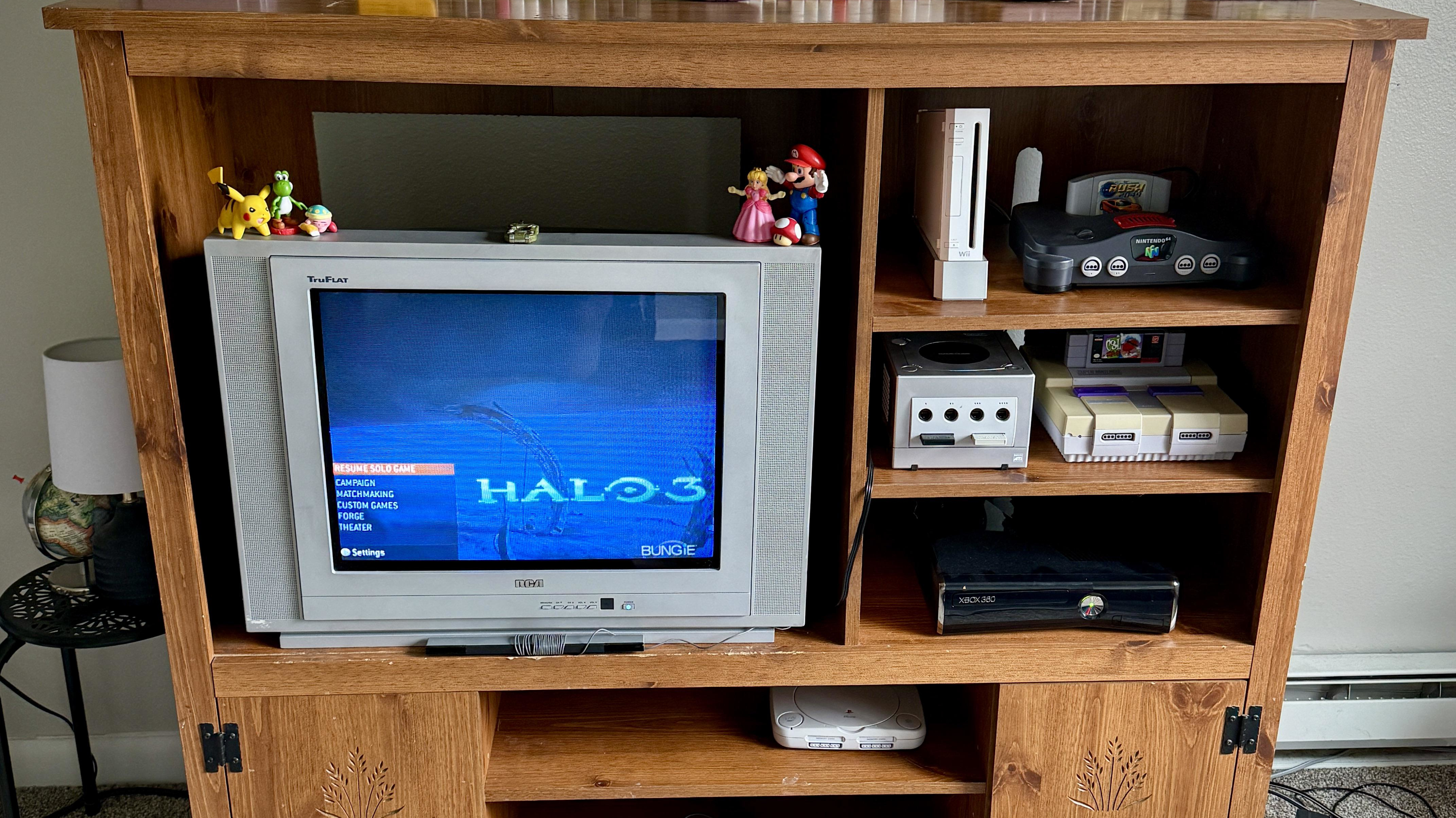 CRT gaming setup with Halo 3