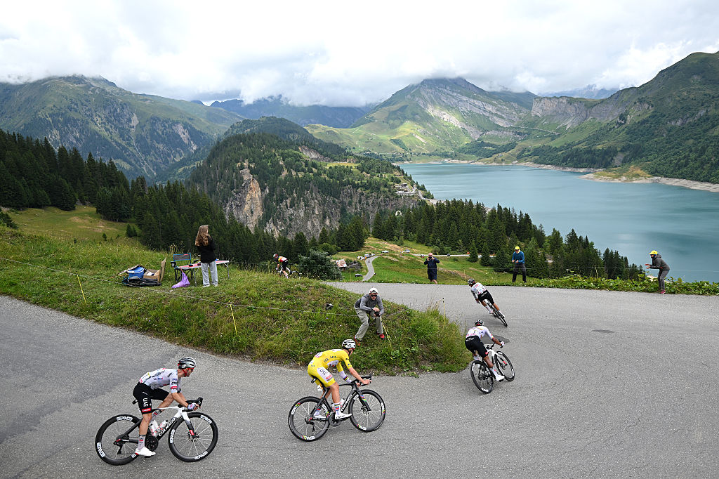 LA PLAGNE, FRANCE - JULY 25: (L-R) Adam Yates of Great Britain, Tadej Pogacar of Slovenia and UAE Team Emirates - XRG - Yellow Leader Jersey and a general view of the peloton climbing down the Col du Pre (1729m) during the 112th Tour de France 2025, Stage 19 a 93.1km stage from Albertville to La Plagne 2062m / #UCIWT / Stage route modified over infected cattle / on July 25, 2025 in La Plagne, France. (Photo by Dario Belingheri/Getty Images)