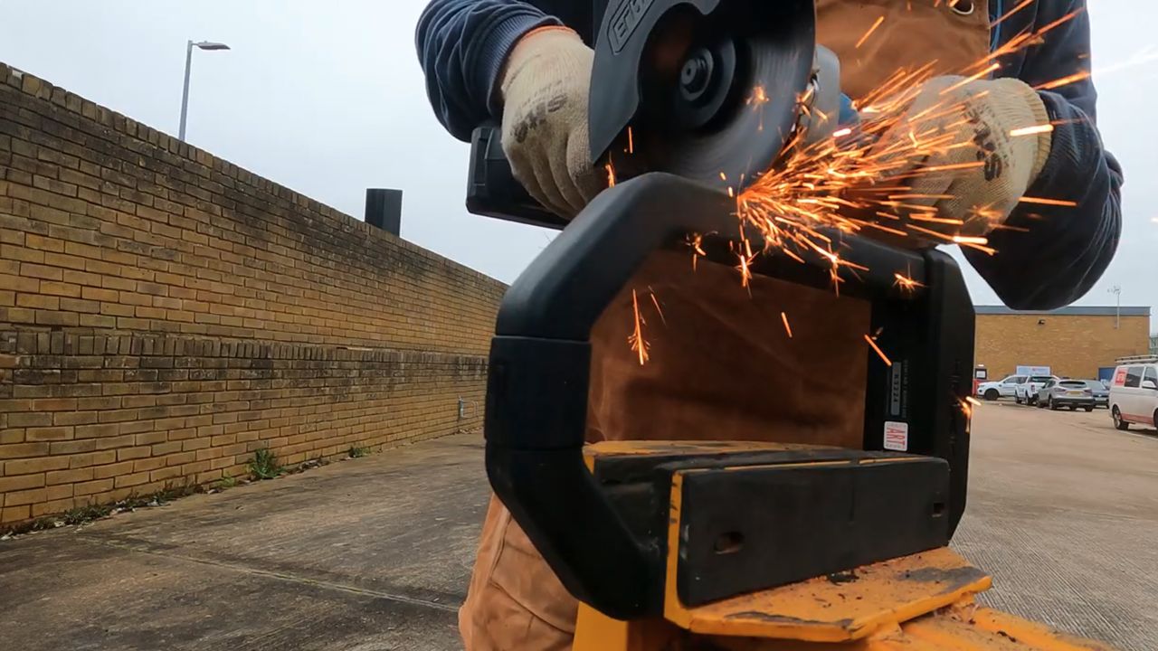 Angle grinder sparking during an attack on a the Hiplok DX1000 angle grinder resistant lock