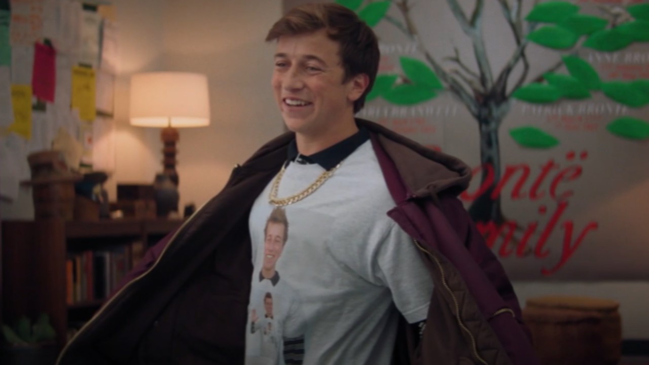 Skyler Gisondo in a shirt with lots of Jareds on it in Booksmart.