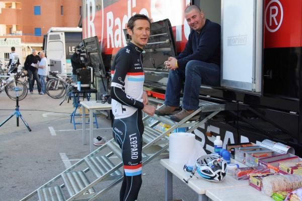 Fr&auml;nk Schleck gets ready to hit the road.