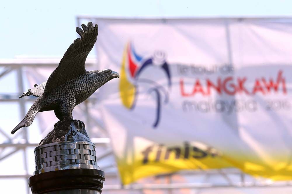 The eagle floes over the Tour de Langkawi