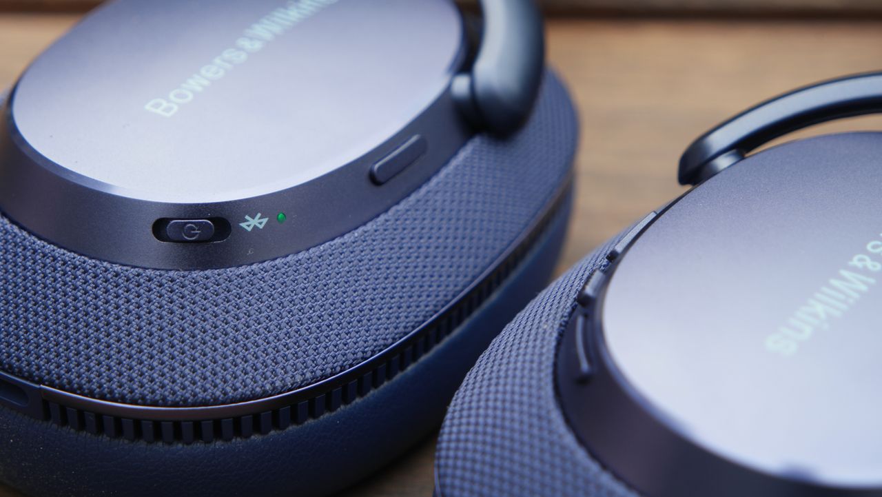 Bowers &amp; Wilkins Px7 S3 with power and Quick Mode buttons shown