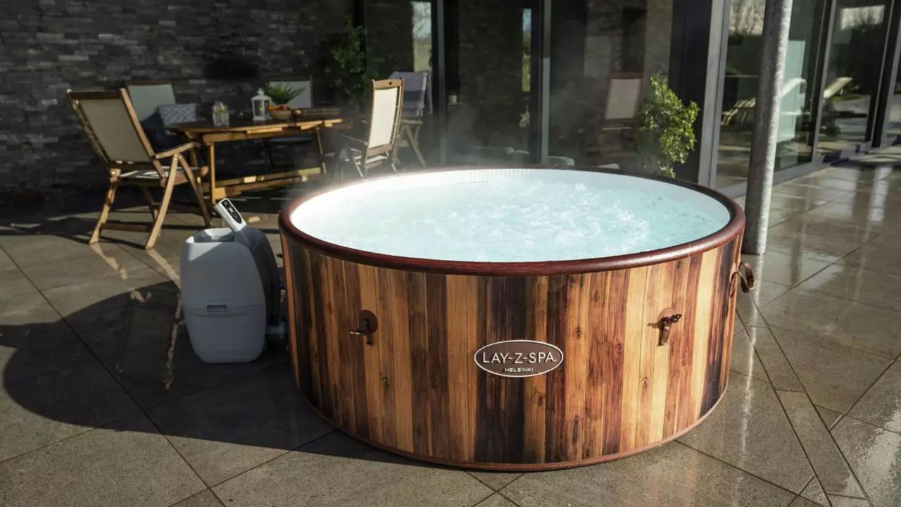 Hot tub deals: Lay-Z-Spa Helsinki 7 Person AirJet Hot Tub