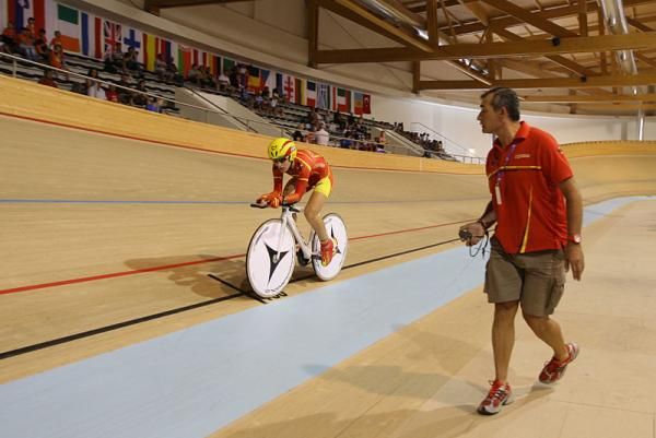 The Spanish coach calls out splits for his riders