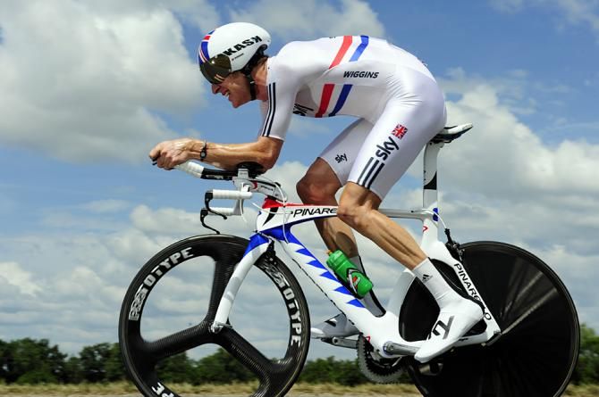 Bradley Wiggins as British champion before wearing the maillot jaune.