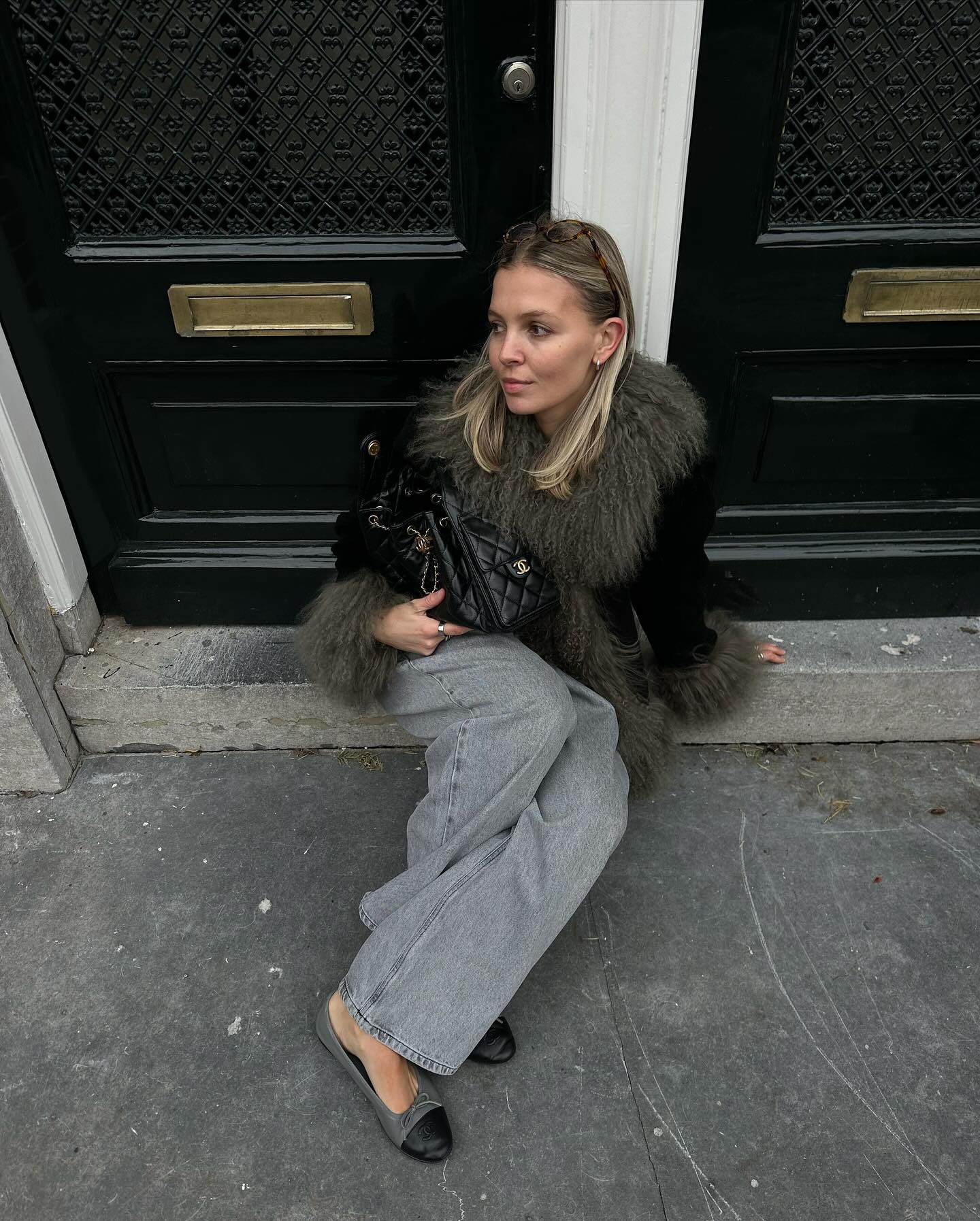 Fashion person Hollie Mercedes @holliemercedes wears shoes to wear with grey jeans.