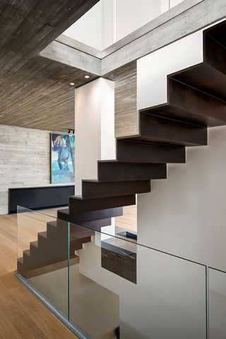 House OVD525 staircase view