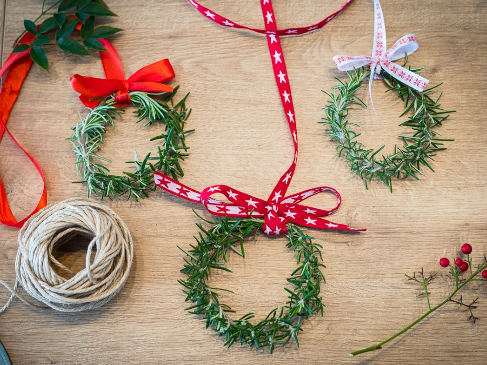 Homegrown Decorations How To Make Mini Rosemary Wreaths Gardening 