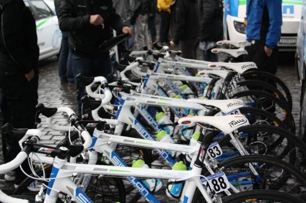 The Netapp bikes at the start