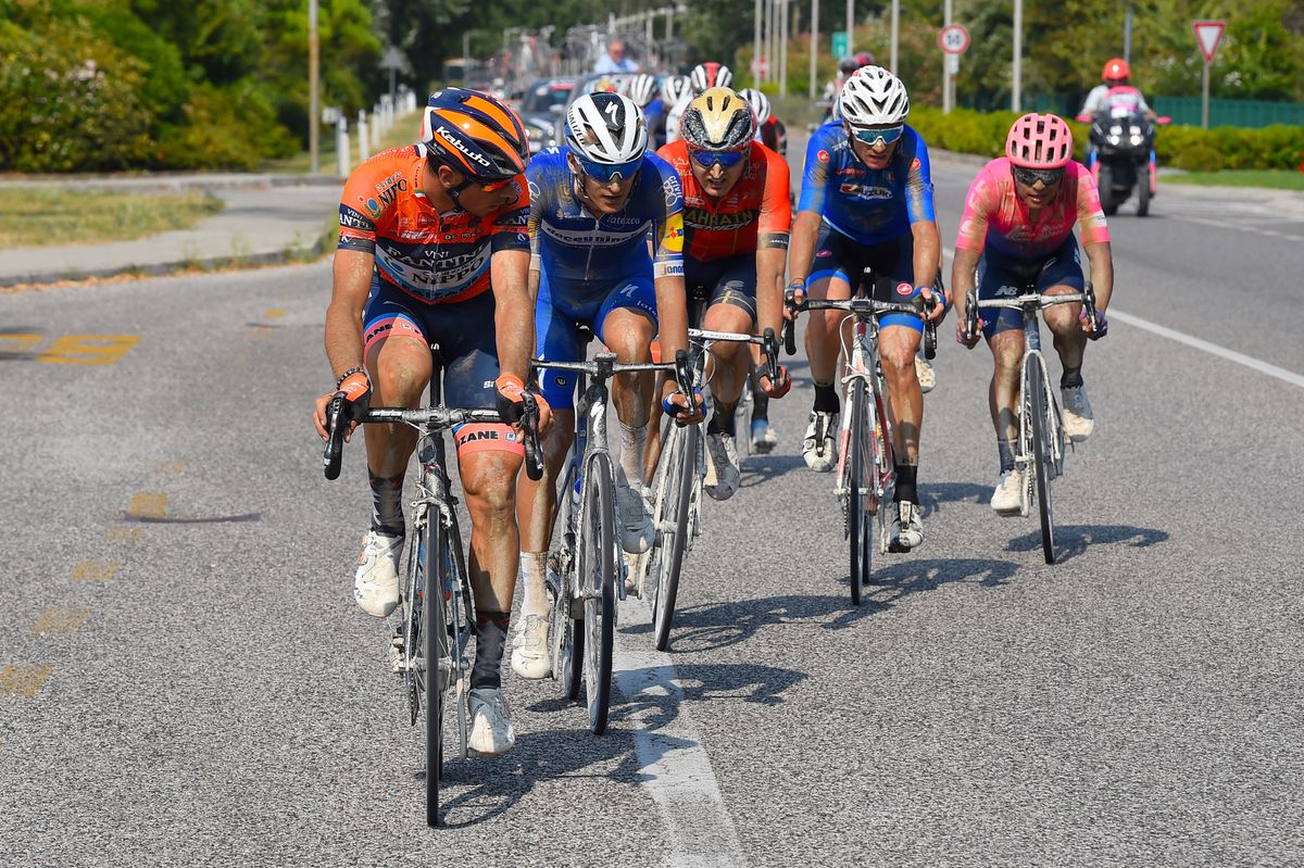 Marco Canola leads a groupSe