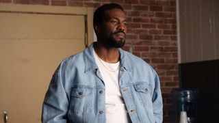 Simon Williams (Yahya Abdul-Mateen II) looks ahead amid an interview on Wonder Man.