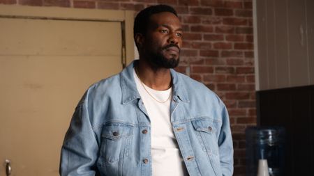 Simon Williams (Yahya Abdul-Mateen II) looks ahead amid an interview on Wonder Man.