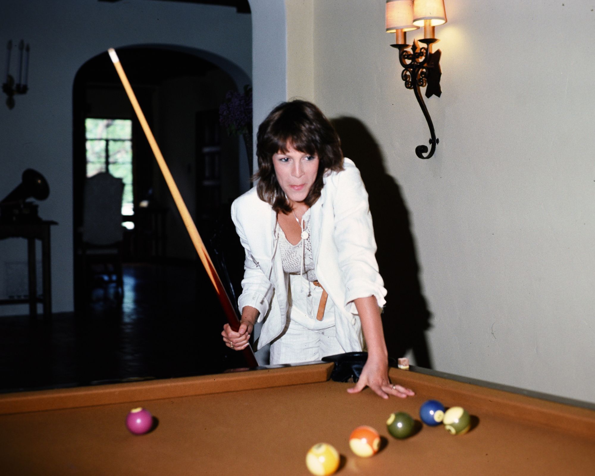 jamie lee curtis in her living room