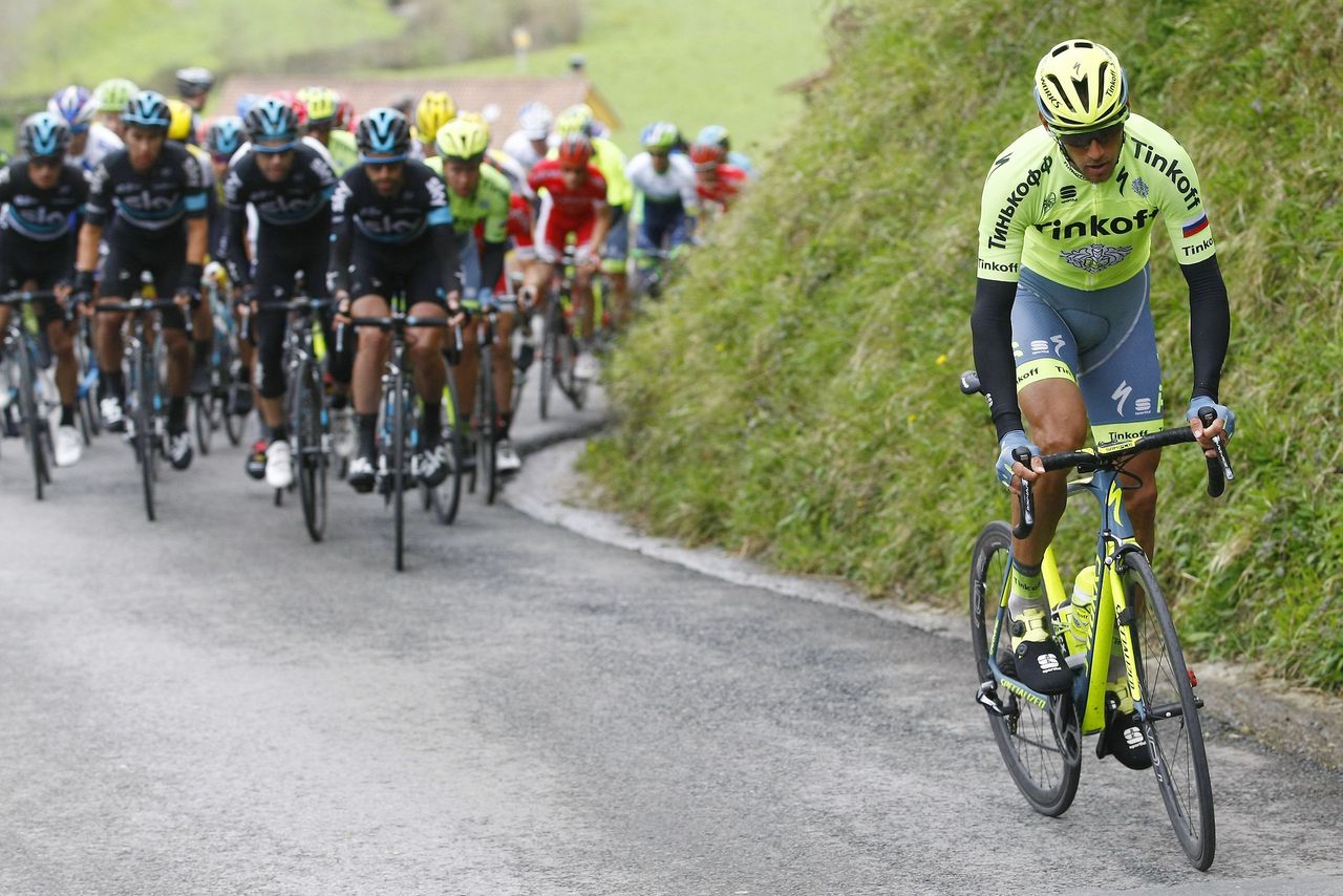 Roman Kreuziger (Tinkoff) makes a move