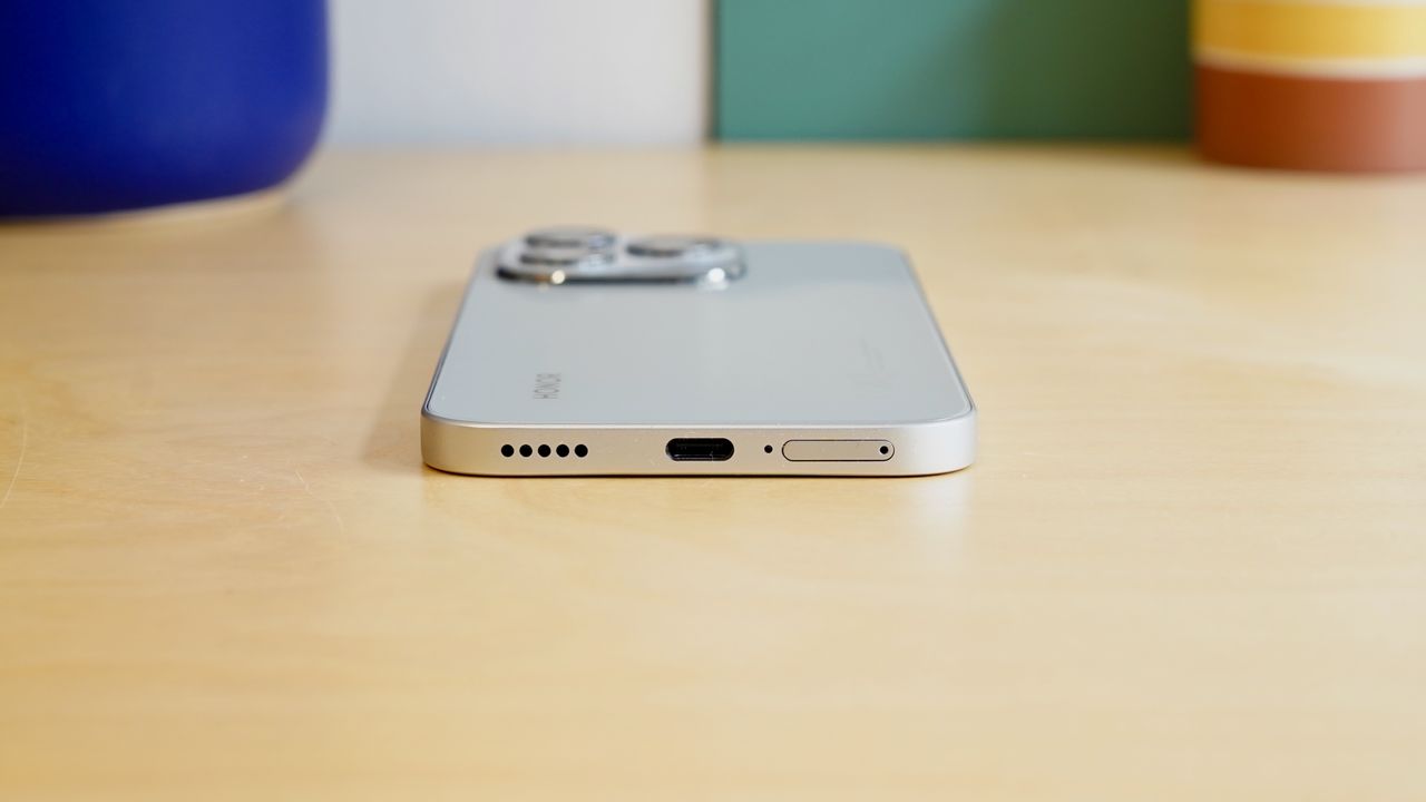 Review images of the Honor 400 Lite